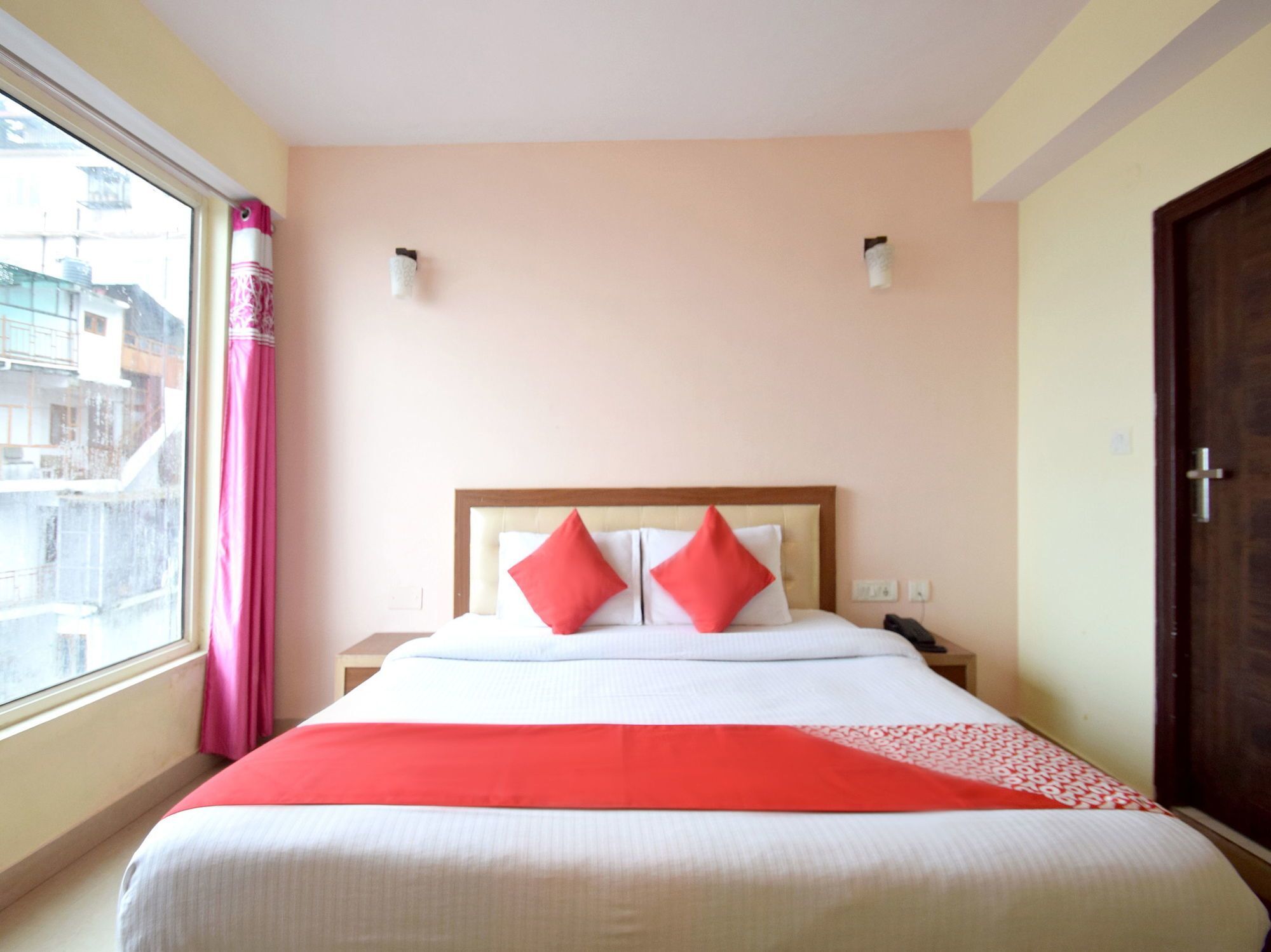 Oyo 8439 Hotel Howard Shimla Exteriör bild