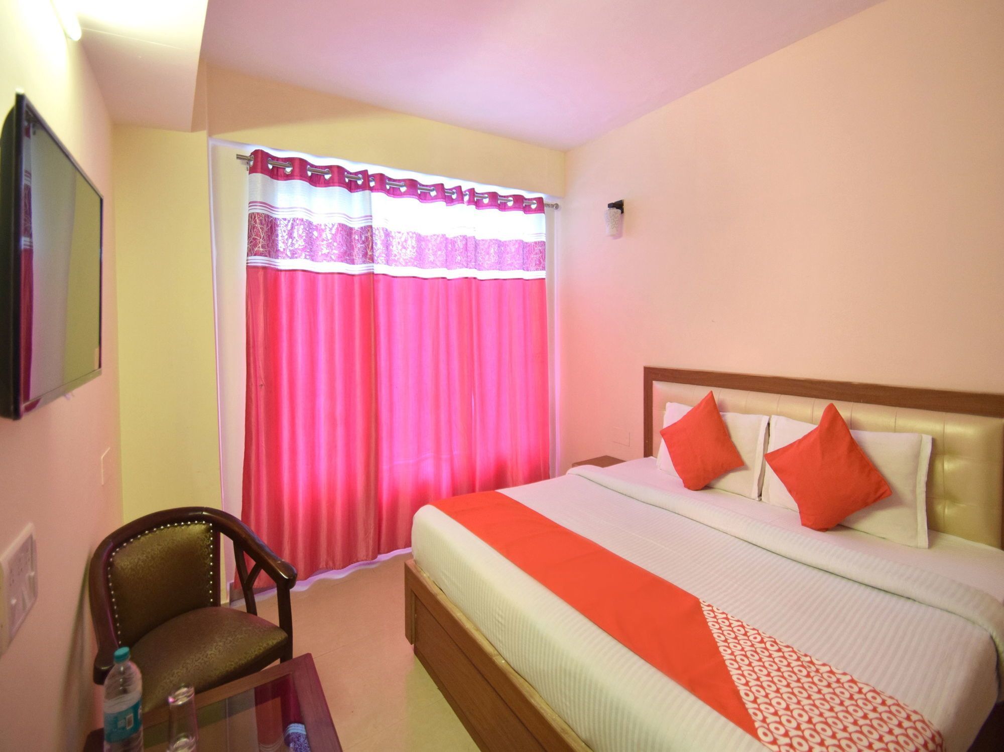 Oyo 8439 Hotel Howard Shimla Exteriör bild